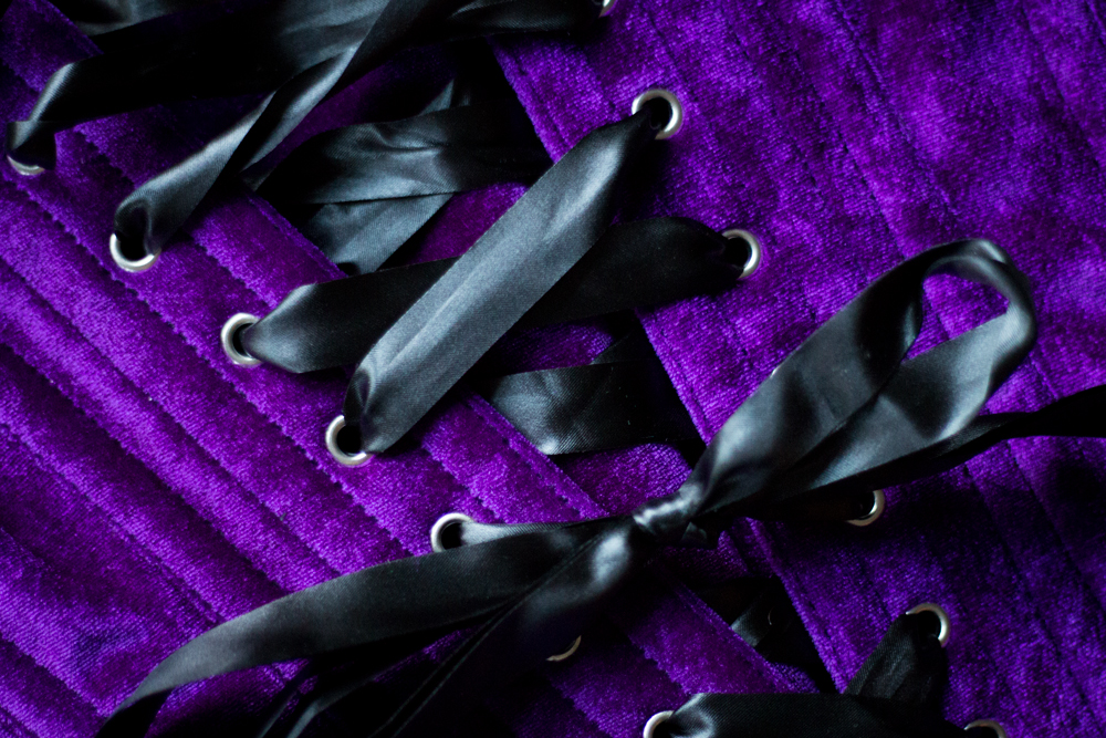 Corset gothique victorien en velours violet Vintage Corsets acheté sur Blue Raven