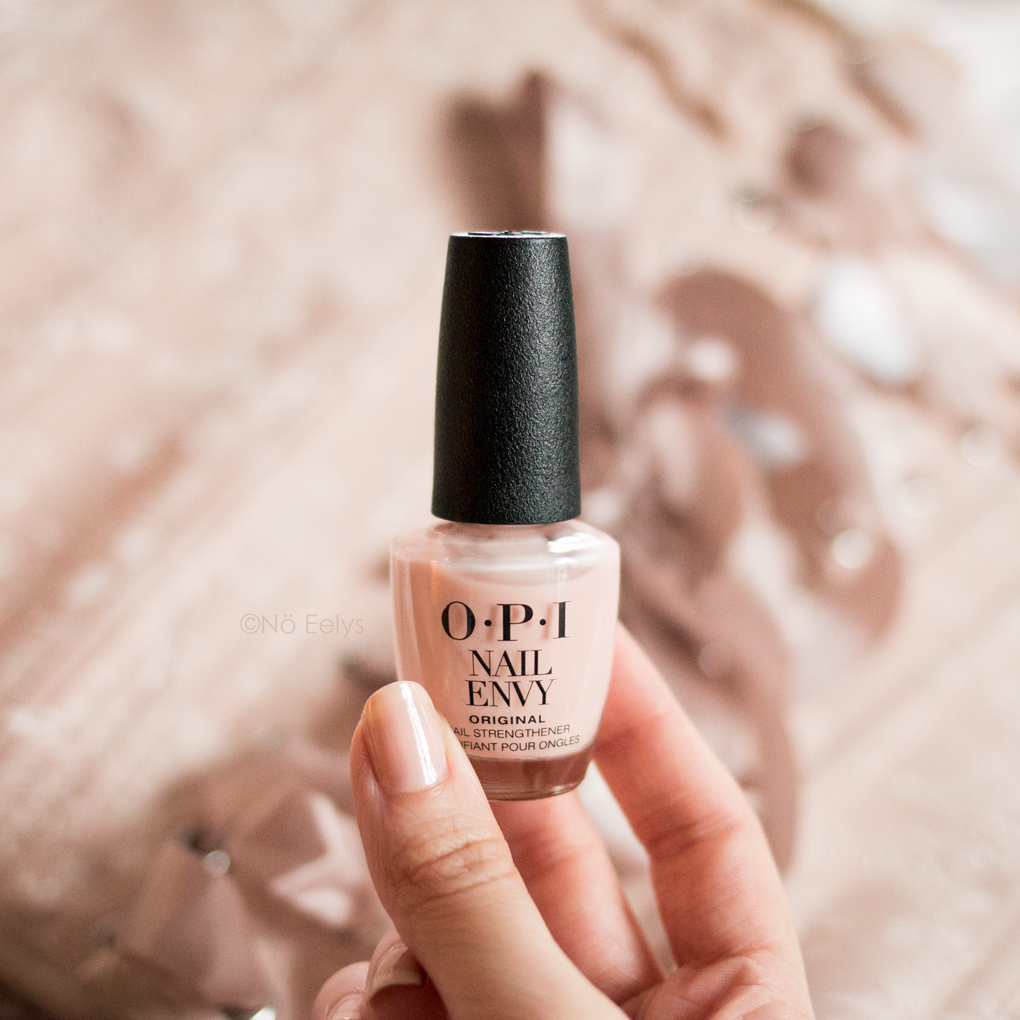 Revue OPI Nail Envy Color Bubble Bath avis et swatch, vernis à ongles fortifiant coloré