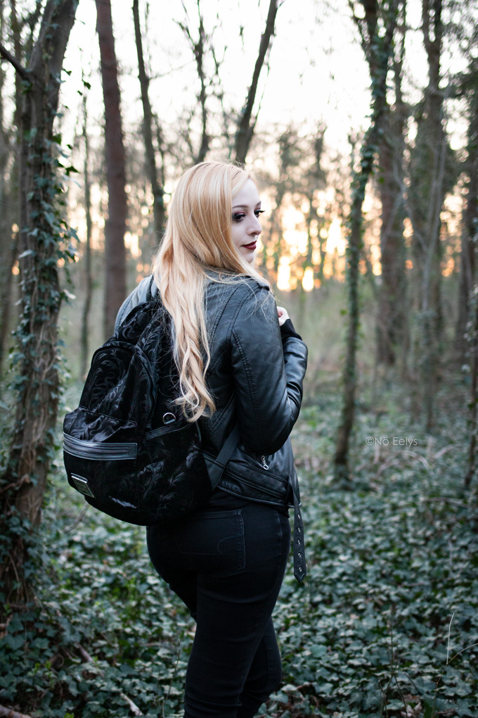 Photo du sac à dos Aeons Velvet backpack Killstar porté, revue, avis et photos (blog mode gothique)