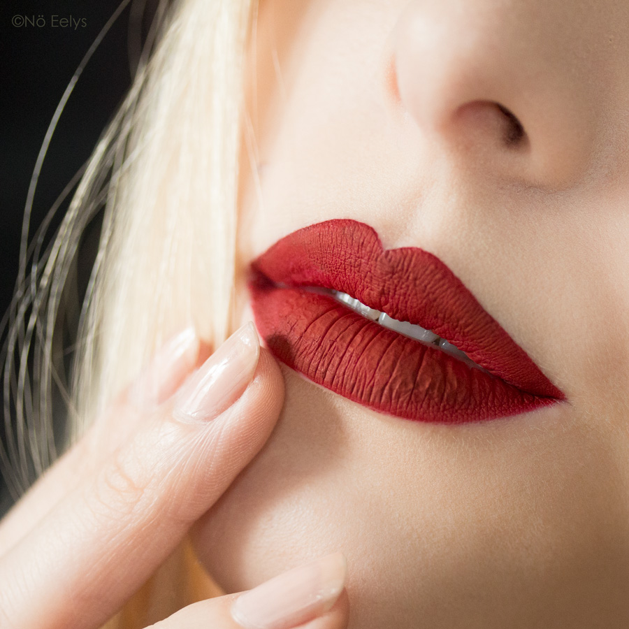 Lip swatch de la teinte Vampir Coven Cosmetics (makeup Killstar vegan et cruelty free)